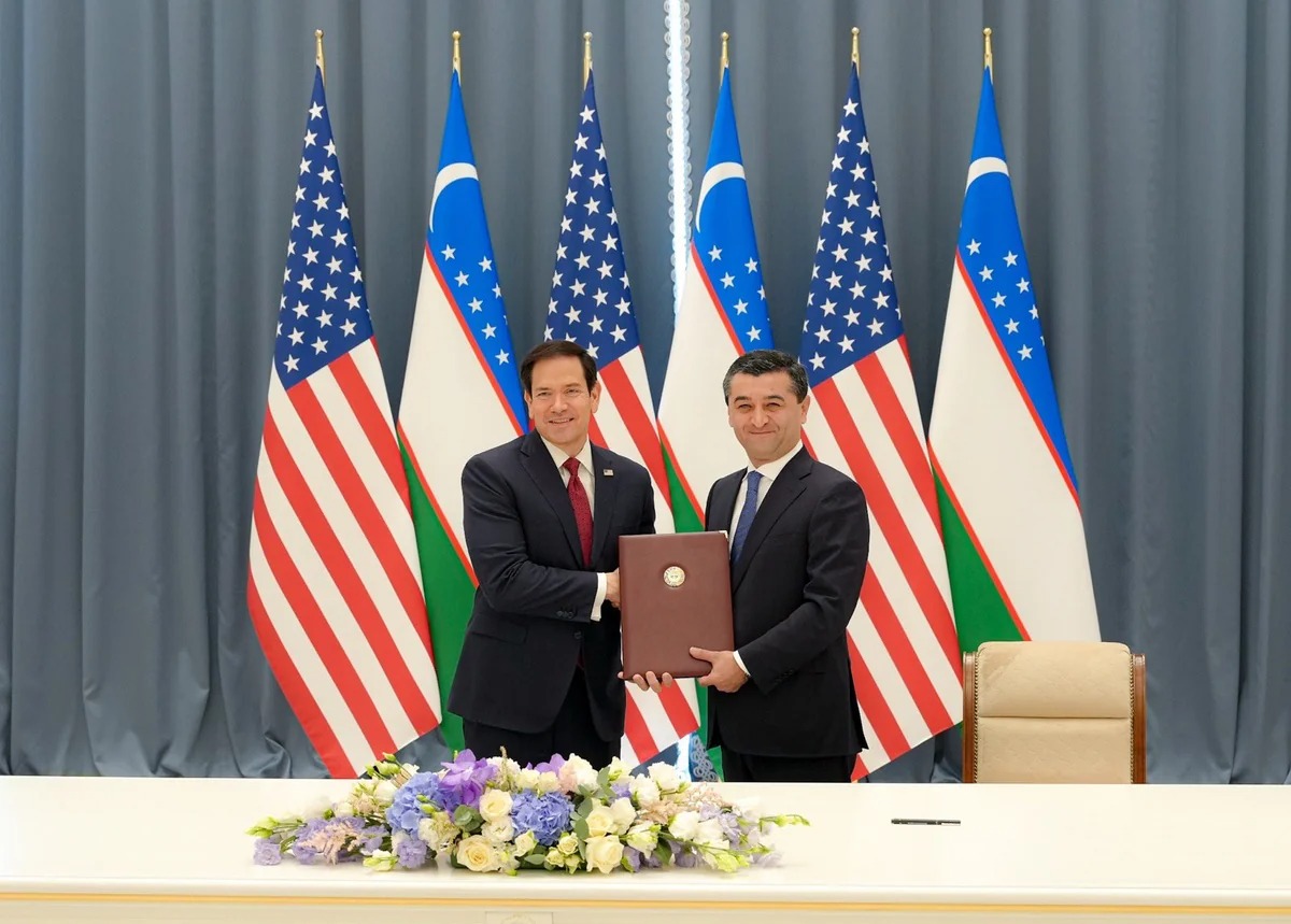 Özbəkistanla ABŞ 12 milyard dollarlıq sazişlər imzalayıb