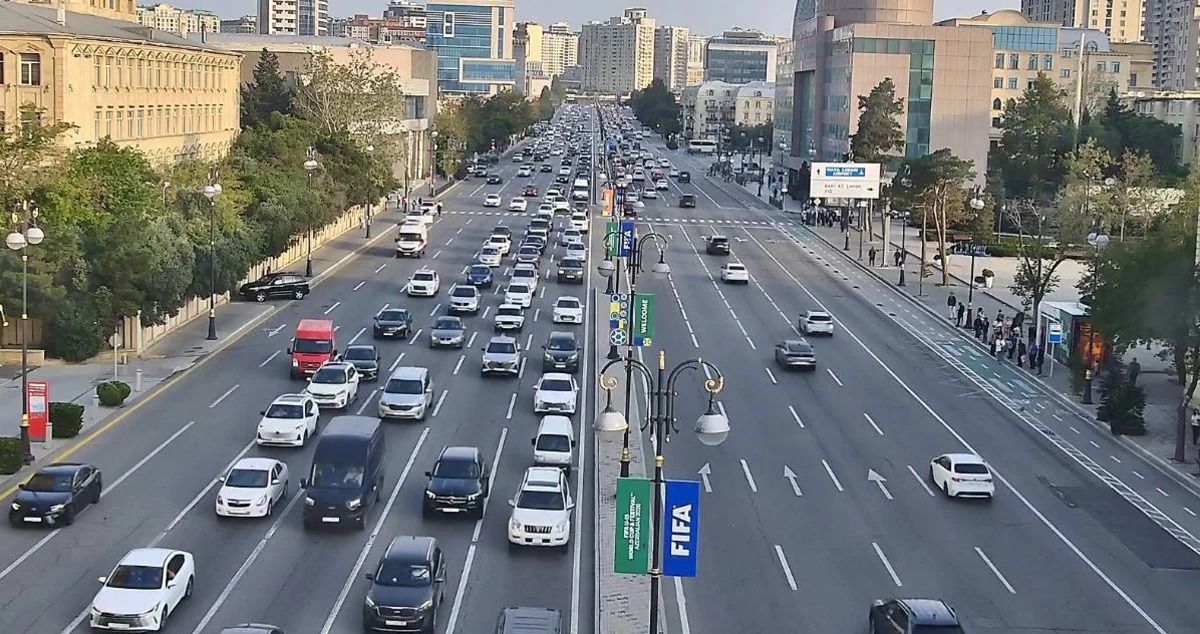 Bakının bəzi yollarında nəqliyyatın sıxlığı yaranıb