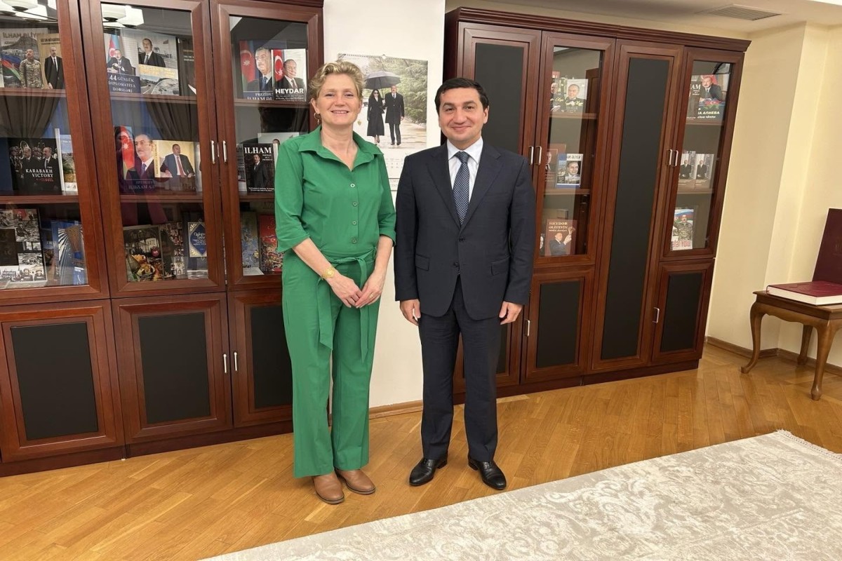 Niderland XİN rəhbərinin Azərbaycana səfəri Hikmət Hacıyevlə müzakirə olunub