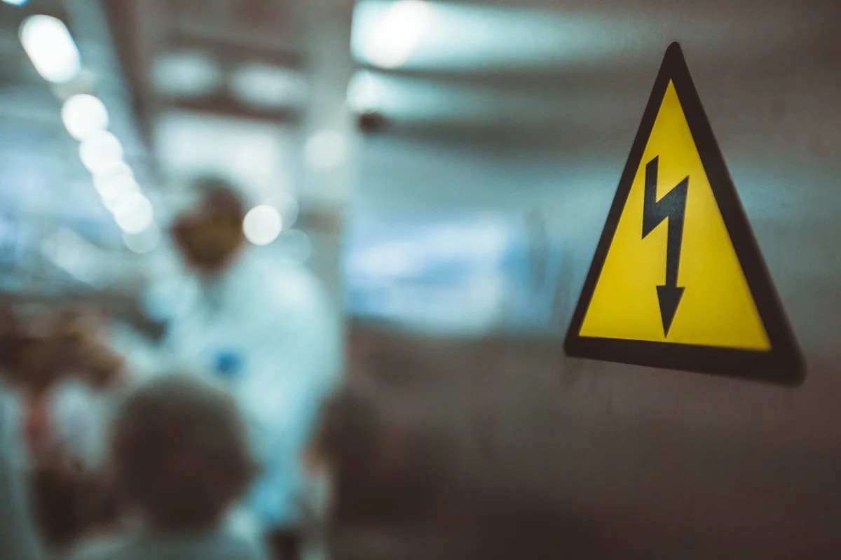 Salyanda kişini elektrik cərəyanı vuraraq öldürüb