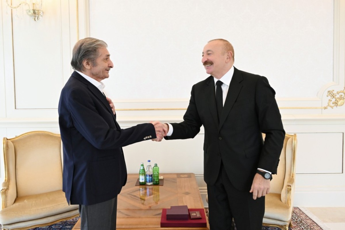 İlham Əliyev Fərhad Xəlilova “İstiqlal” ordenini təqdim etdi - FOTOLAR