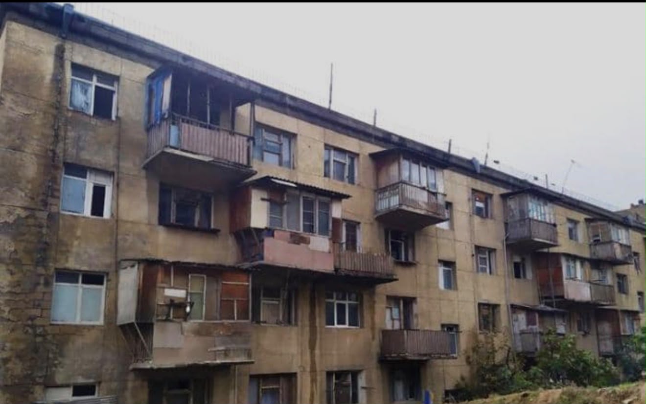 Köhnə binalarda mənzil almağın riskləri nələrdir? – Sənədlərdən təmirə qədər