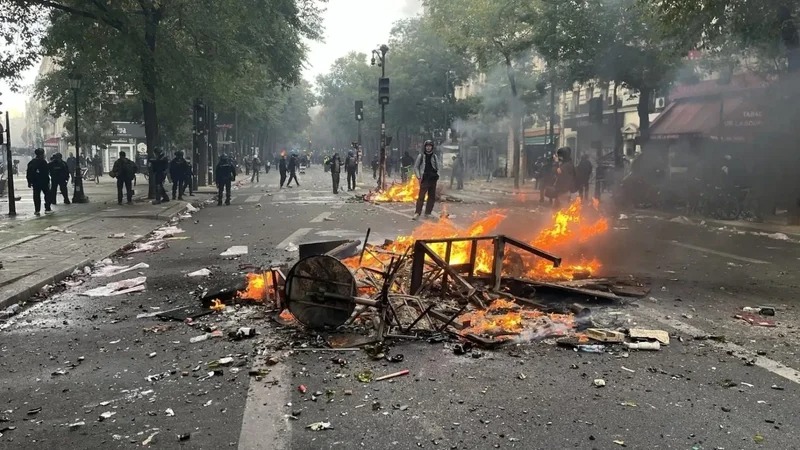 Fransada etirazlar səngiyir, iştirakçıların sayı təxminən iki dəfə azalıb