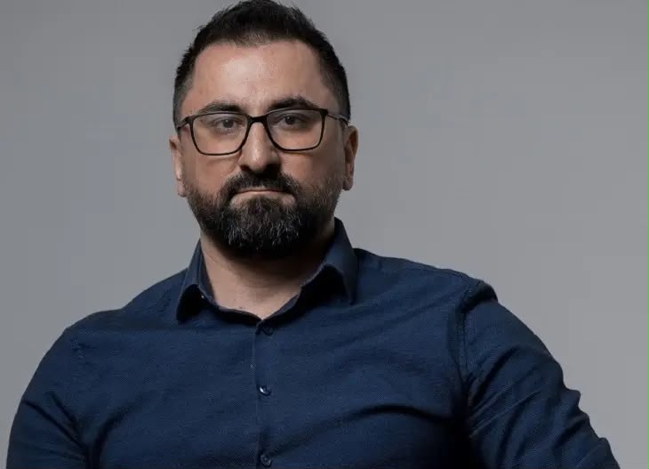 Böhran əvvəlcə pıçıldayır, sonra qışqırır