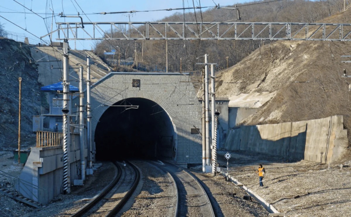 İspaniyada qatar nasazlıq səbəbindən tuneldə qalıb